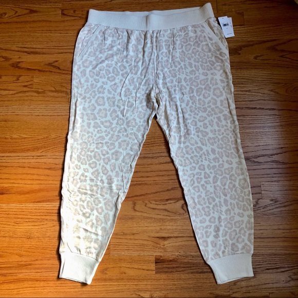 NWT Splendid Joggers, Size XL, Light Beige with Leopard Print - Picture 4 of 13